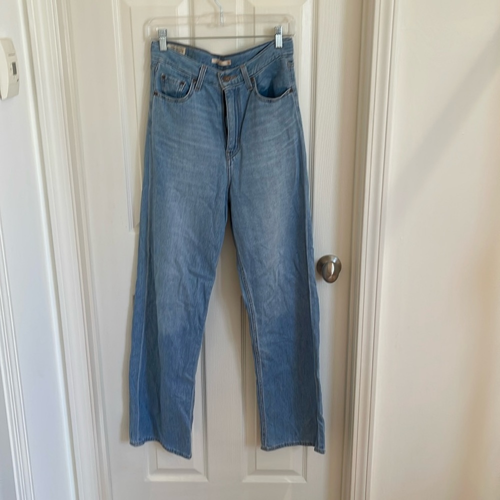Levi’s red tab size 26